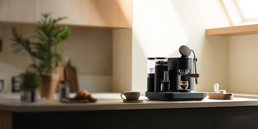 Espressoextraktion mit Crema in einer Tasse