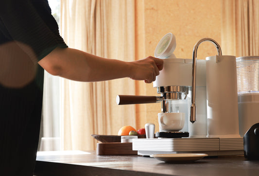 Meraki Siebträger-Espressomaschine in einer Küche