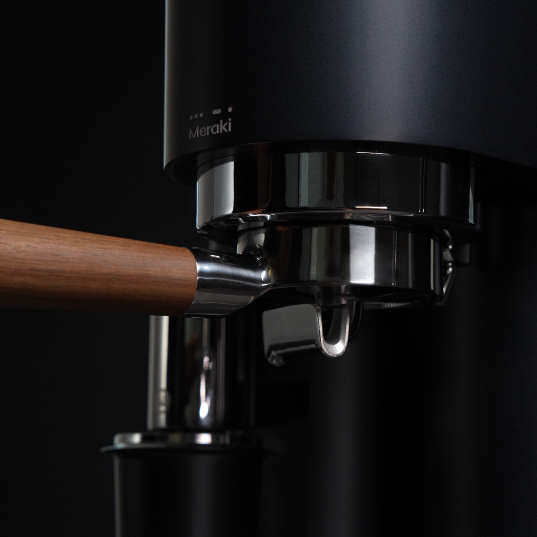 Detailansicht der Meraki Espressomaschine während der Produktvalidierung